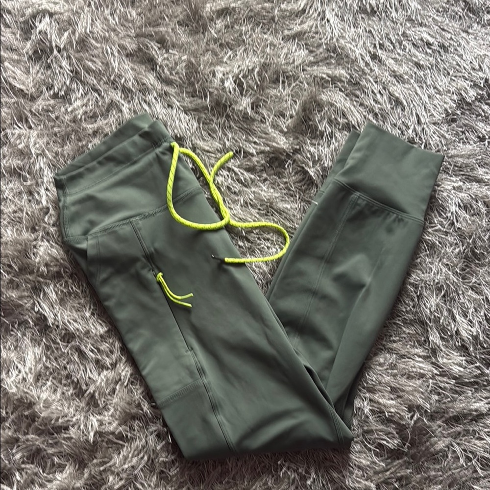 NWOT Avalanche Green Leggings with Neon Yellow Drawstring Sz S